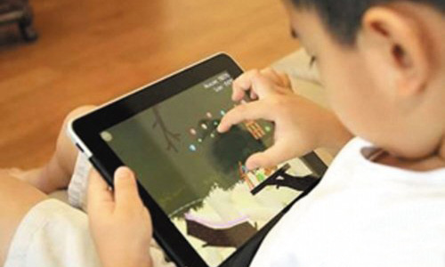 小孩暑假愛玩手機、ipads